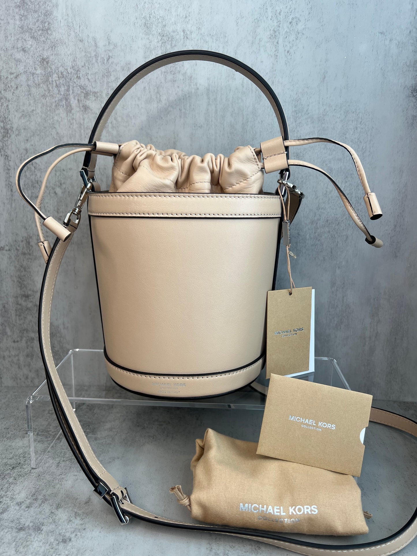 MICHAEL KORS COLLECTION Audrey Medium Leather Bucket Bag buff